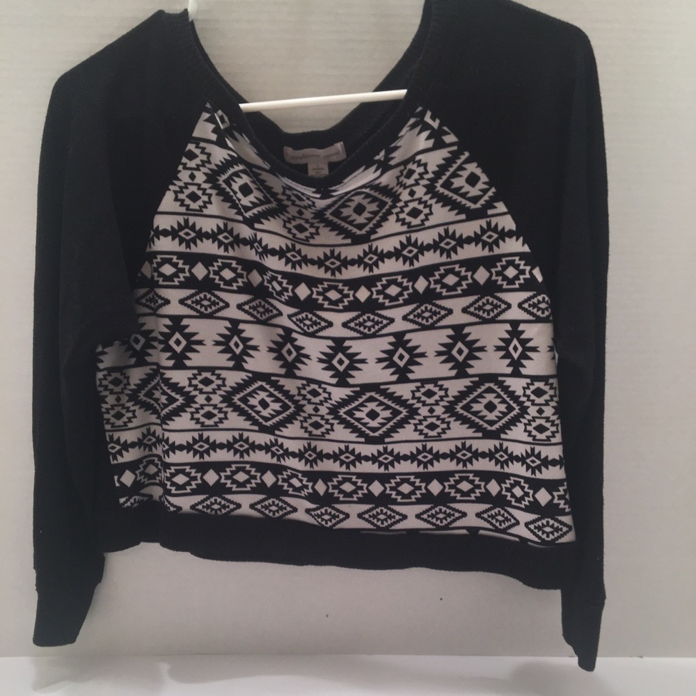 Long sleeve black and white shirt